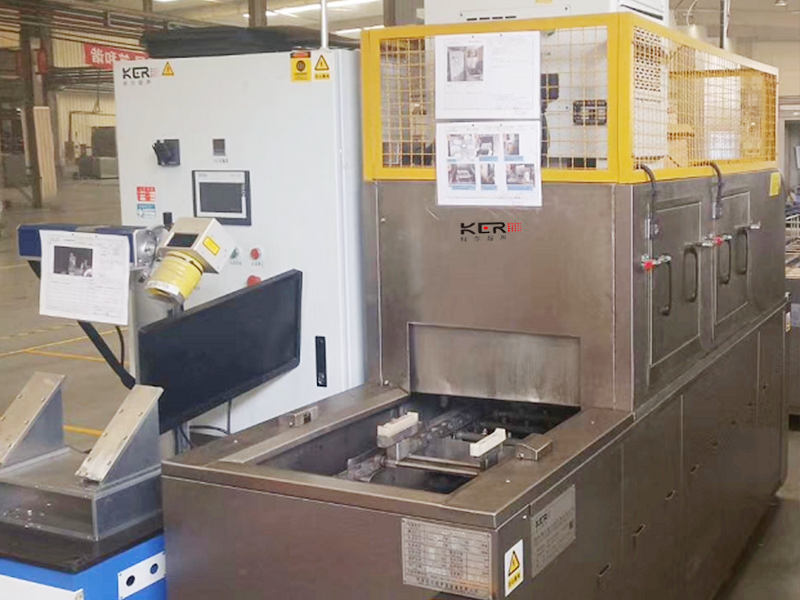 網(wǎng)帶式超聲波噴淋清洗機是如何進(jìn)行清洗？